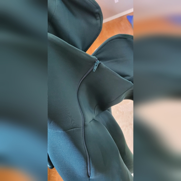 New w/Tags Asos off the shoulder US size 8 scuba dress - Picture 4 of 4